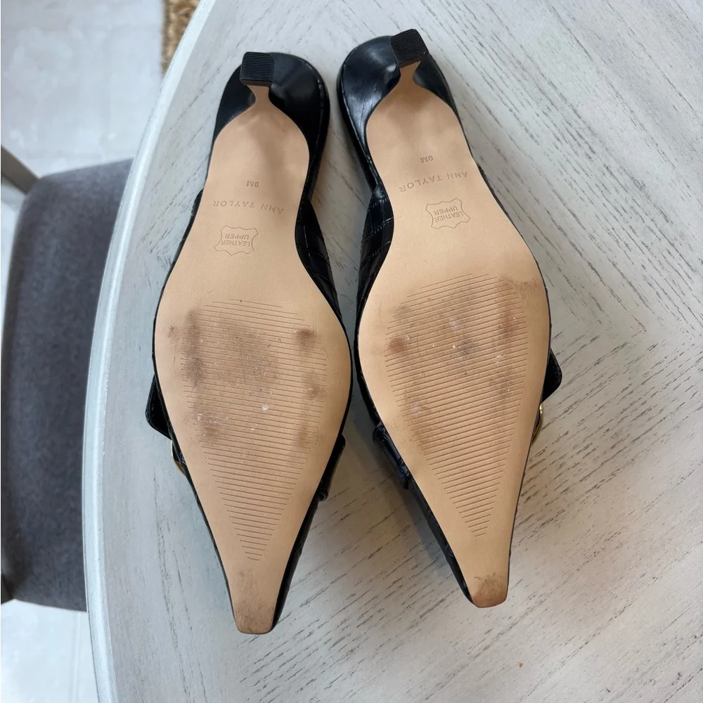Elegant Ann Taylor Black Croc-Embossed Mules with Gold Buckle - Picture 2 of 2